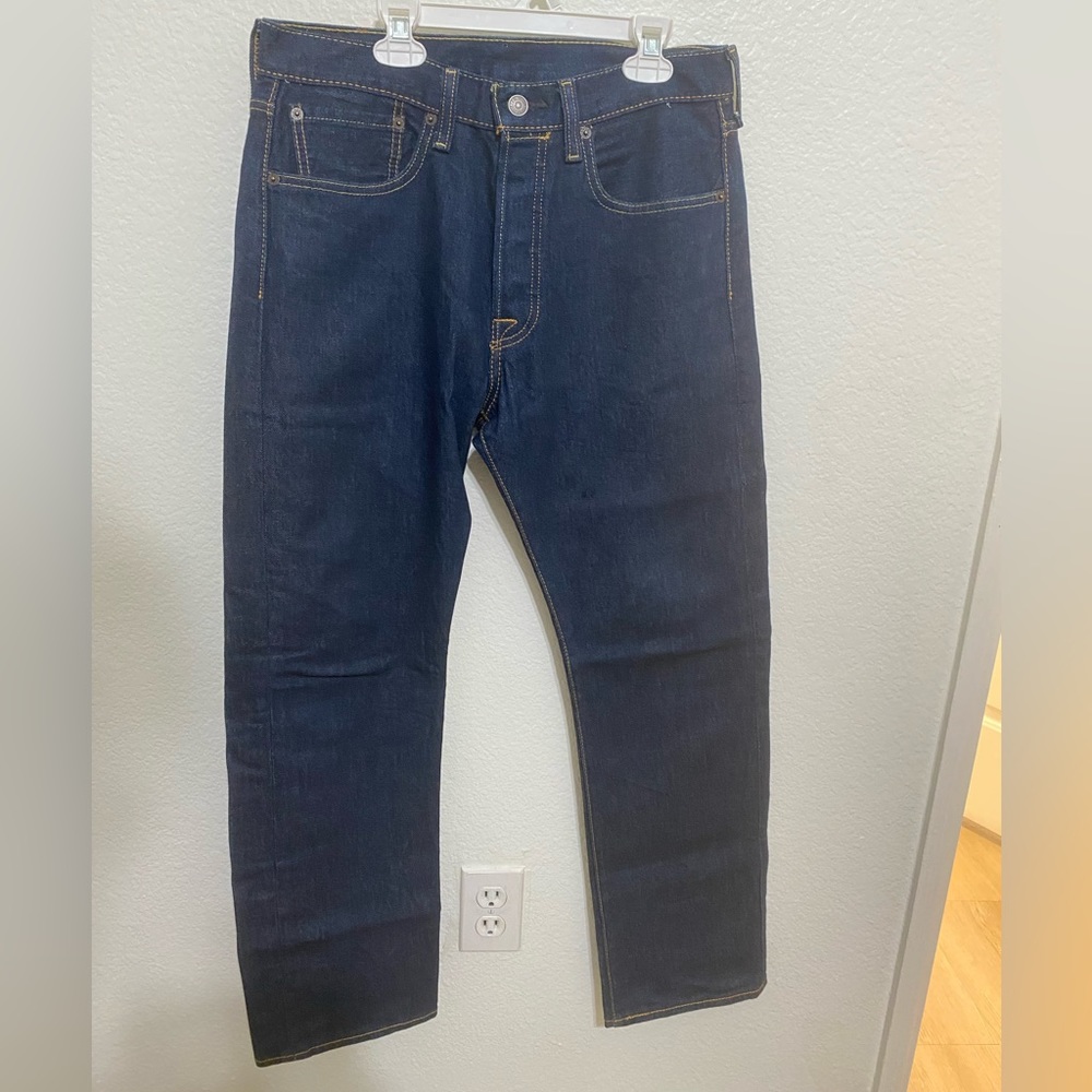 Navy 501 Levi’s 31/30 worn a few times and no longer fit.